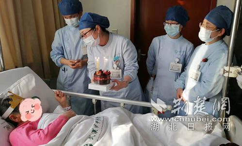 为缓解术前紧张情绪 暖心医护为90岁高龄老人庆生