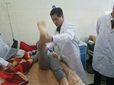鹿邑骨科医院,邀请洛阳白马寺骨科医院洛阳正骨医院李凤春教授来为鹿邑卫生事业,增砖添瓦。(副本)